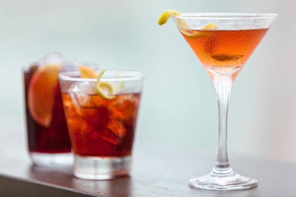 Mesa com drinks: medida atinge principalmente bares e casas noturnas. | Fernando Zequinão/Gazeta do Povo