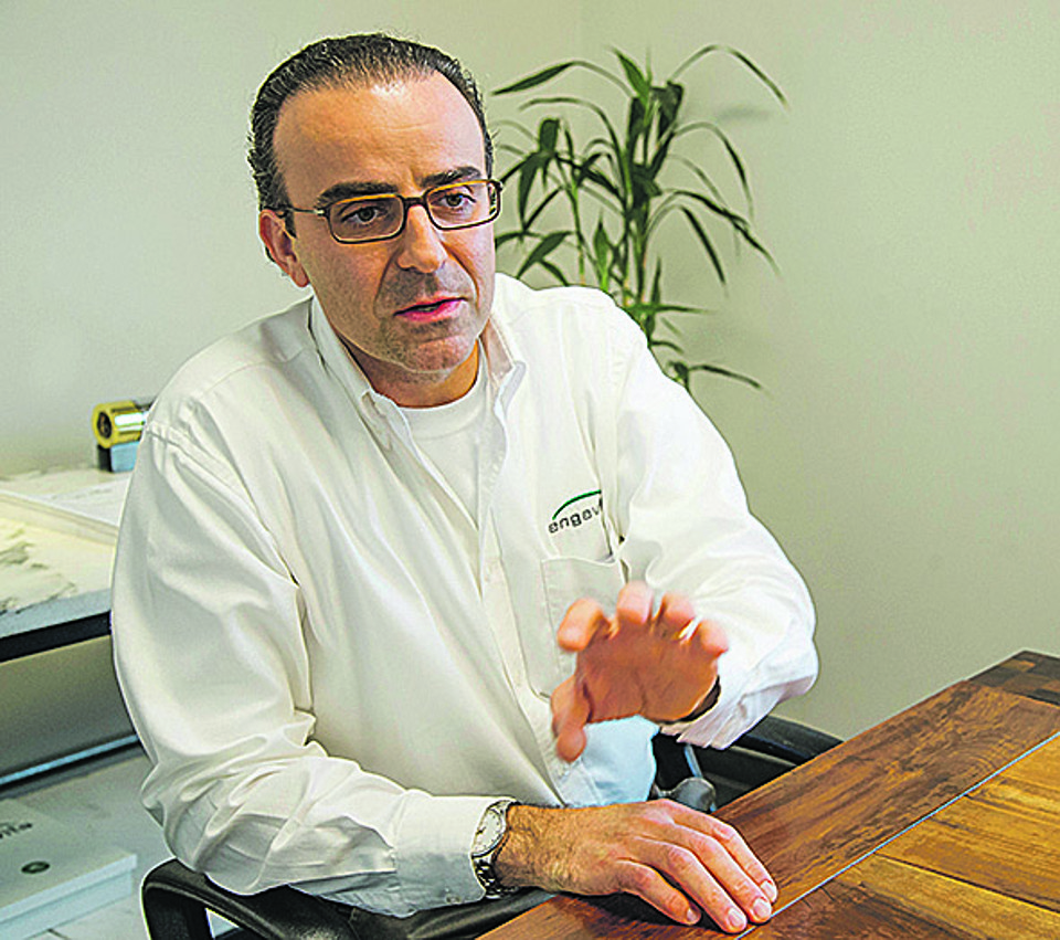 Engevita mantém proximidade com o cliente sem tirar o pé do canteiro de obras O engenheiro civil Lincoln Fedato: gosto pela construção civil surgiu da admiração pelo trabalho do avô. | Hugo Harada / Gazeta do Povo
