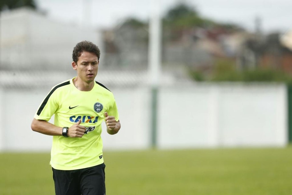 Keirrison voltou a treinar com o elenco do Coritiba nesta sexta-feira | Hugo Harada/Gazeta do Povo