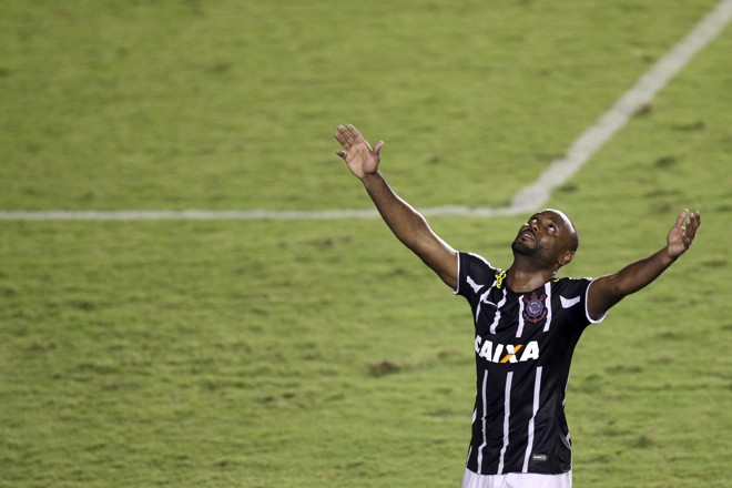 Vagner Love marcou o gol no empate com o Vasco que garantiu o título ao Corinthians. | UESLEI MARCELINO/REUTERS
