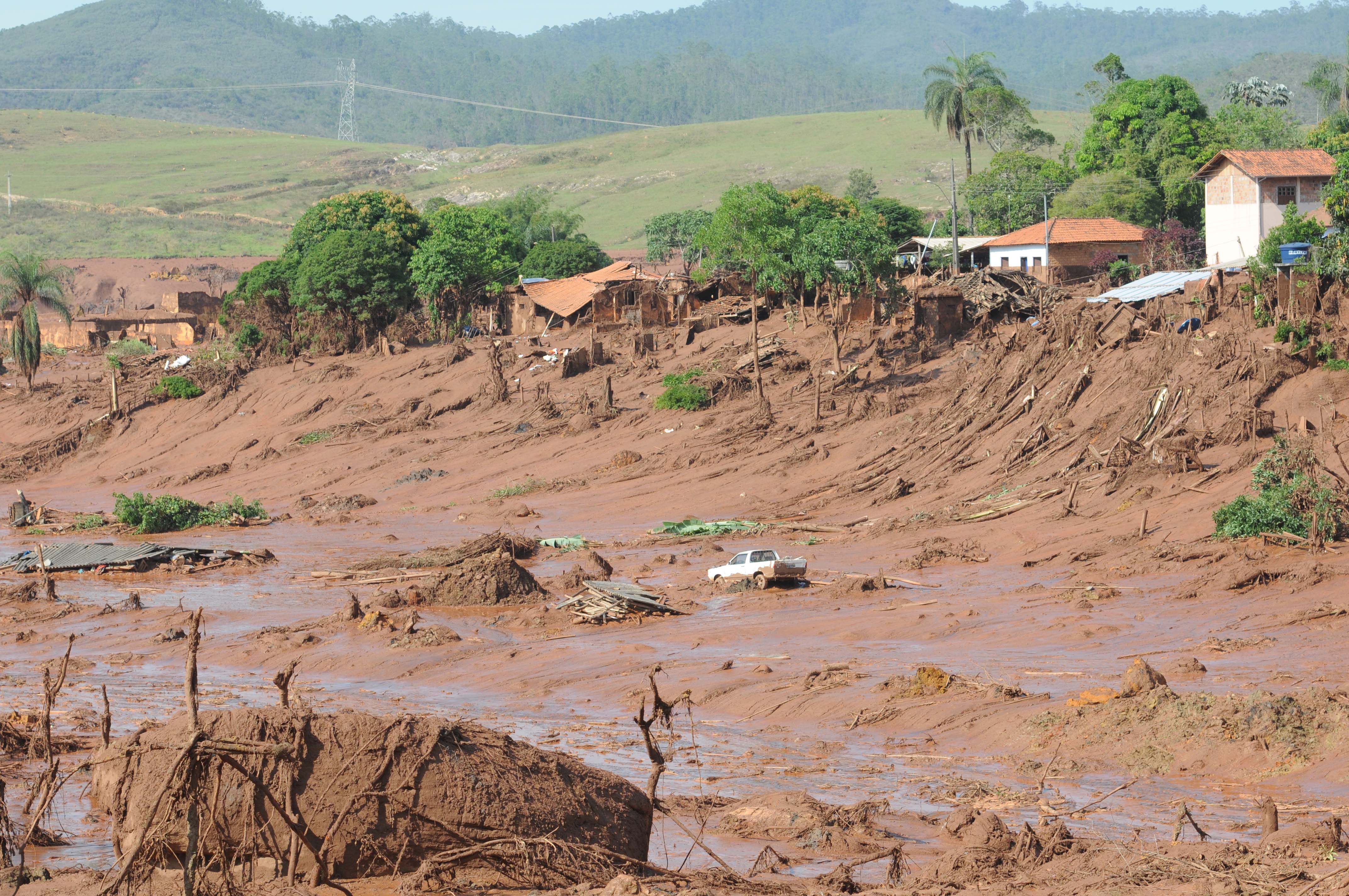 Avalanche de lama destruiu o vilarejo de 560 habitantes e pouco mais de 100 casas de Bento Rodrigues, na cidade de Mariana (MG). | Gladyston Rodrigues/EM/Reuters