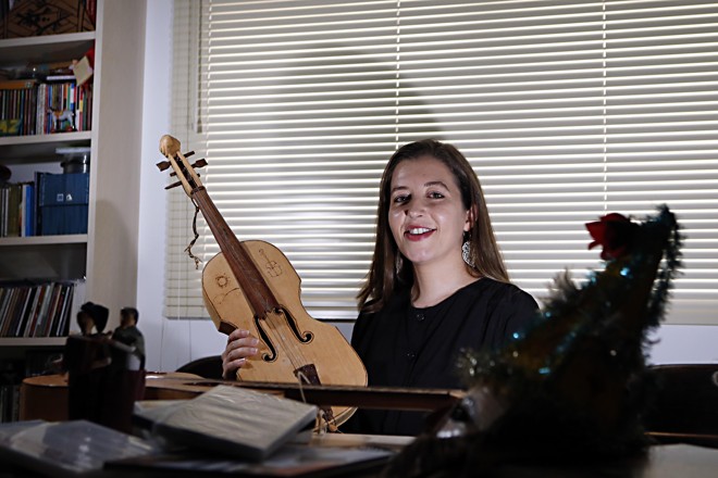 À frente da Olaria Projetos de Arte e Educação, criado em 1999, Lia Marchi se tornou uma referência em documentação de cultura popular no Brasil e em além-mar. Em Portugal, é tutelada pelo pesquisador Domingos Moraes. | Albari Rosa/Gazeta do Povo