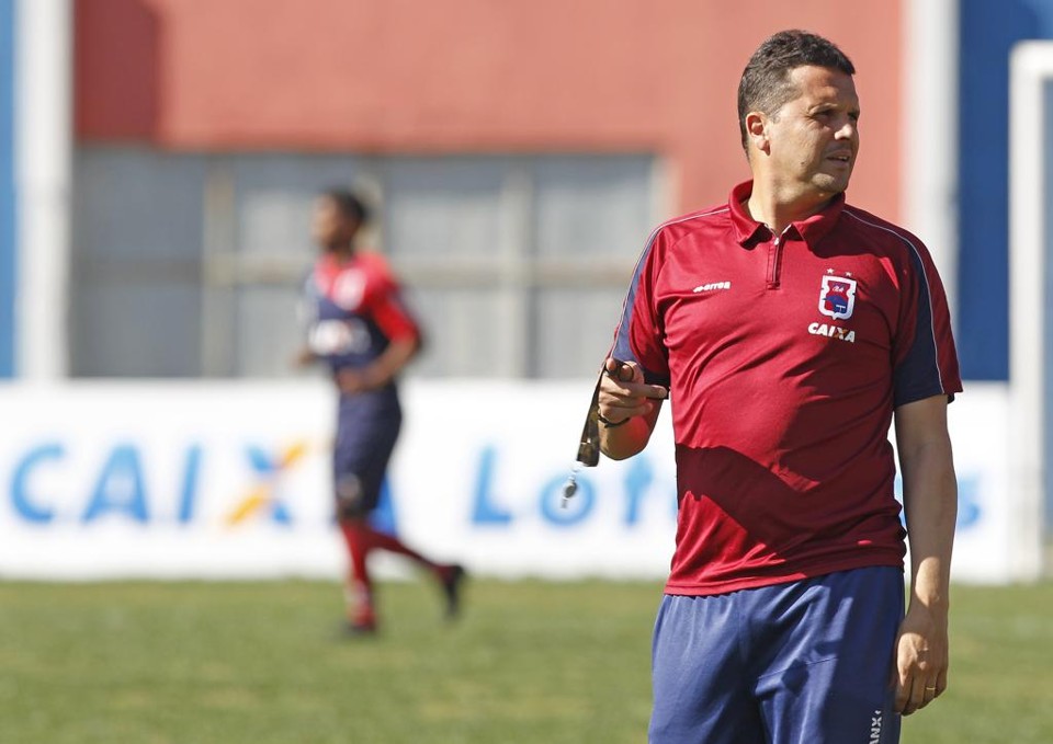 Claudinei Oliveira vai comandar o Paraná na temporada de 2016. | Antônio More/Gazeta do Povo