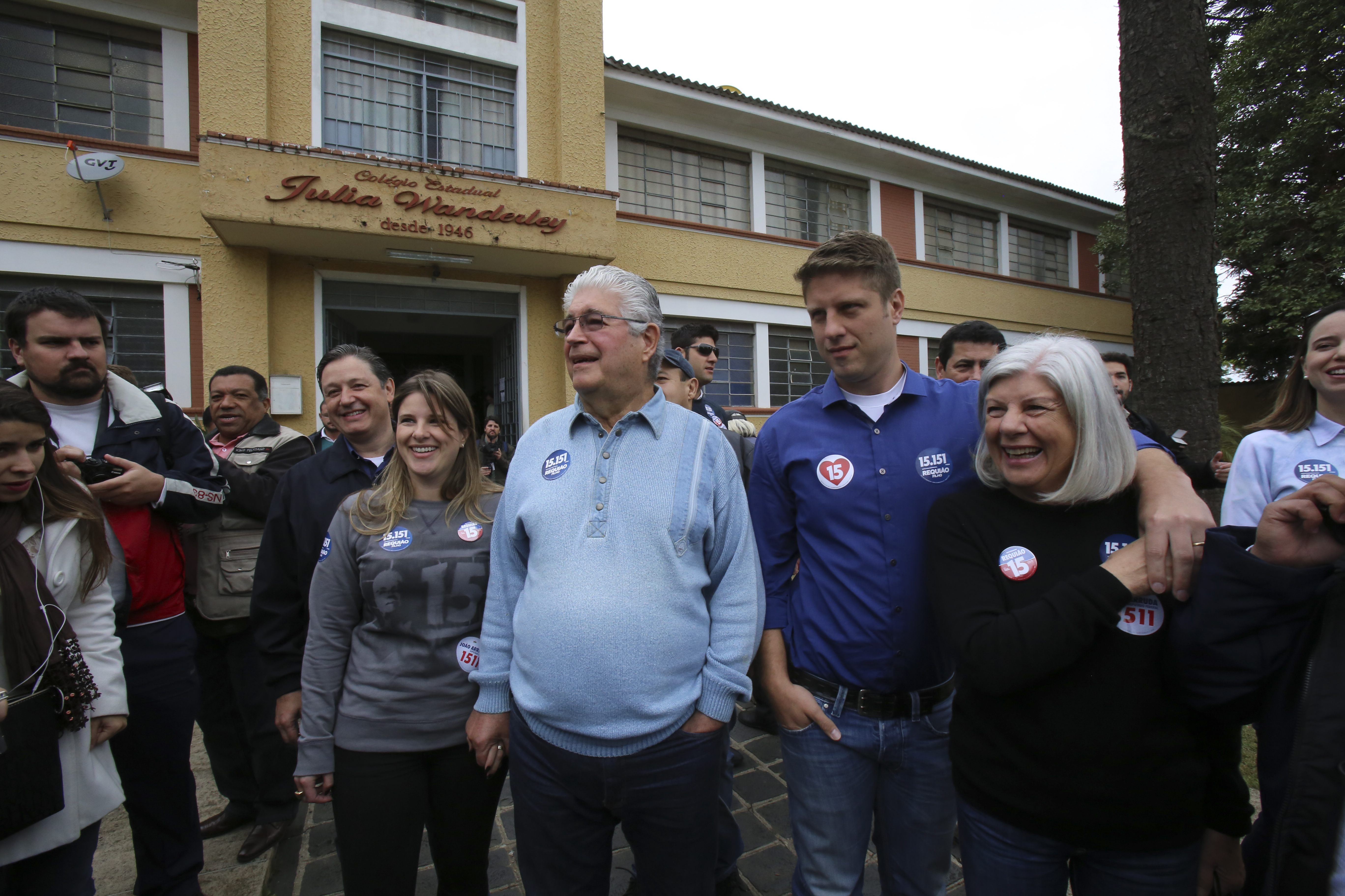 Requião com o filho: família virou “oposição” ao novo posicionamento da direção nacional do PMDB. | Daniel Castellano/Gazeta