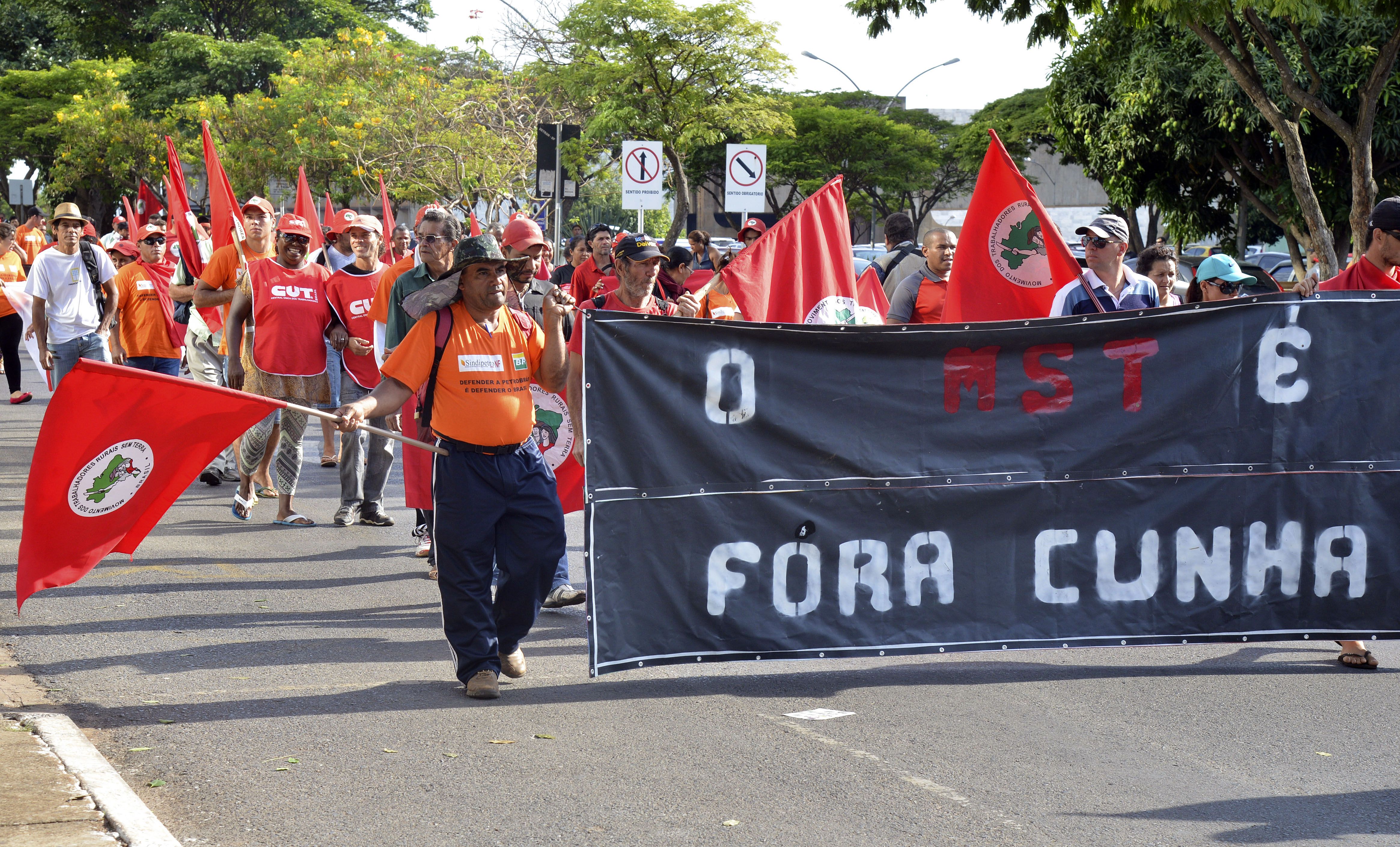 Movimento Sem Terra protesta contra o presidente da Câmara Eduardo Cunha em Brasília. | José Cruz/ Agência Brasil