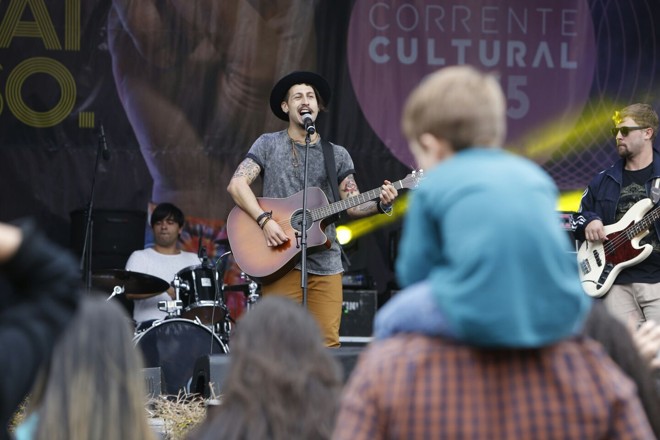 Show da banda Leash no palco Ruínas. | Henry Milléo/Gazeta do Povo