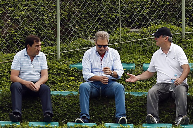 Juarez Malucelli, Joel Malucelli e Levir Culpi assistindo ao jogo Atlético Paranaense e Atlético Mineiro no Ecoestádio | Albari Rosa/Gazeta do Povo