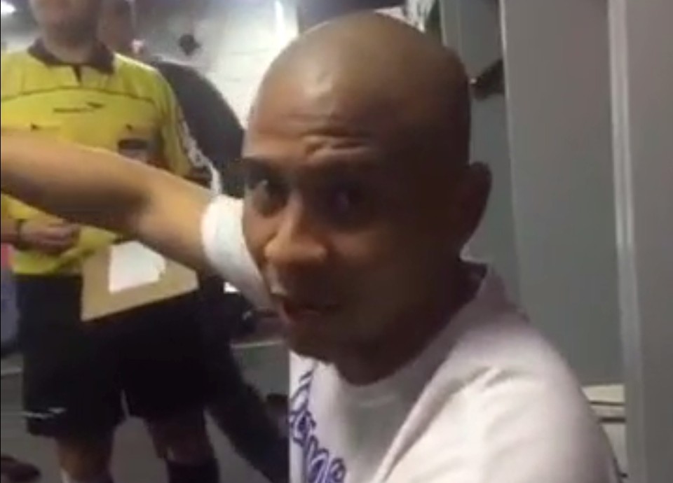 Walter faz campanha no vestiário do Atlético após a vitória contra o Flamengo. | Reprodução/