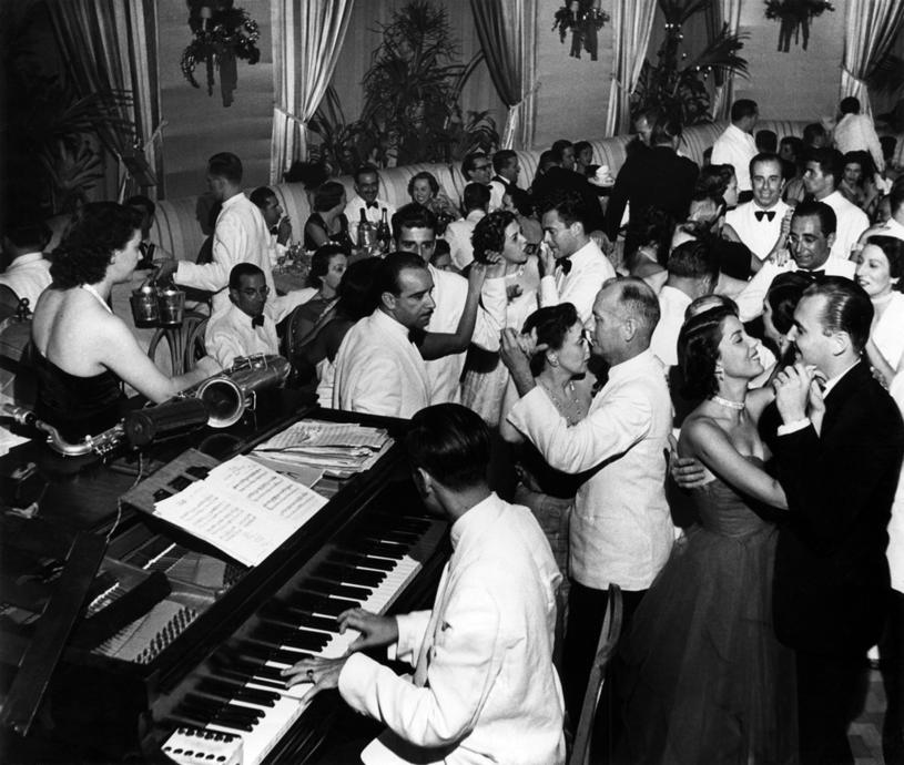 Livro “A Noite do Meu Bem” retrata o período entre 1946 e 1965, quando o samba-canção surgiu na noite carioca em meio a endinheirados, poderosos, compositores e cantores. | Companhia das Letras/Divulgação