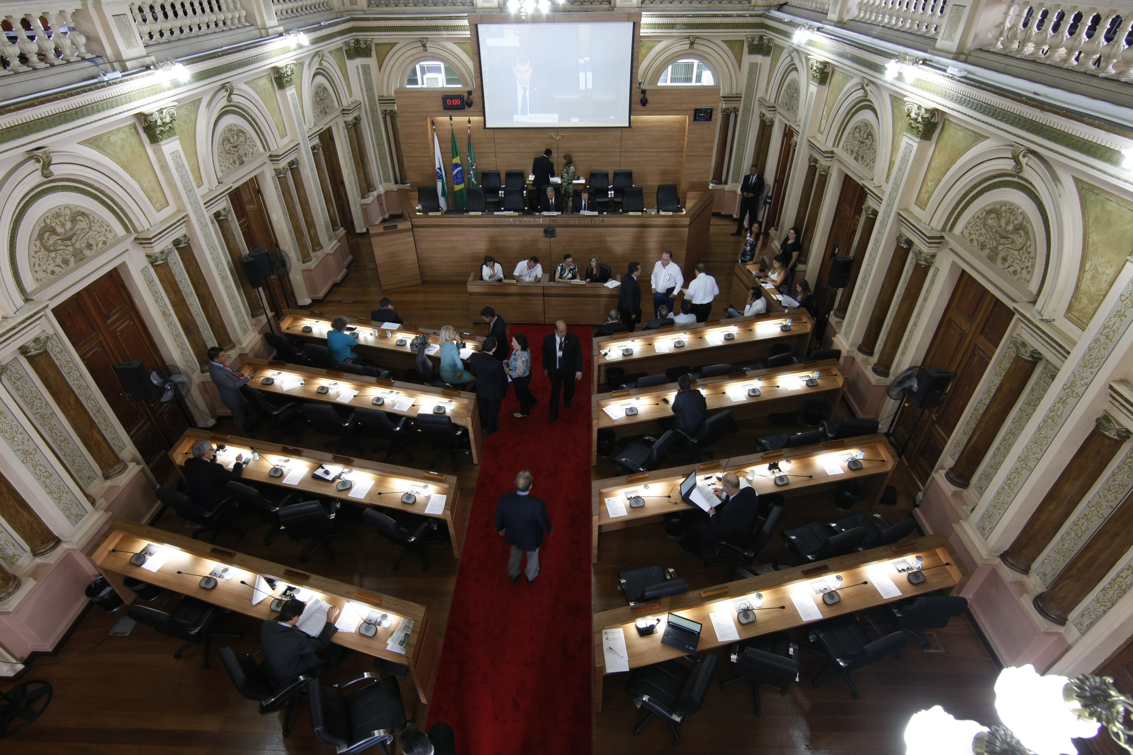 Benefício foi suspenso pelo TC em 2013; custo total seria de R$ 1,6 milhão, incluindo retroativos. | Aniele Nascimento/Gazeta do Povo