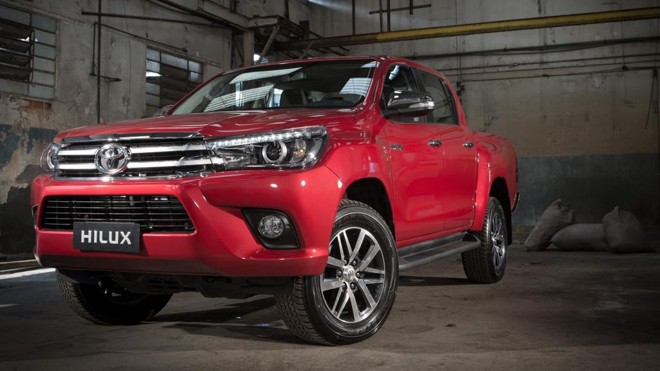 O capô perde a entrada do intercooler e o conjunto frontal segue um conceito de design já aplicado no Corolla. | Malagrine/Toyota
