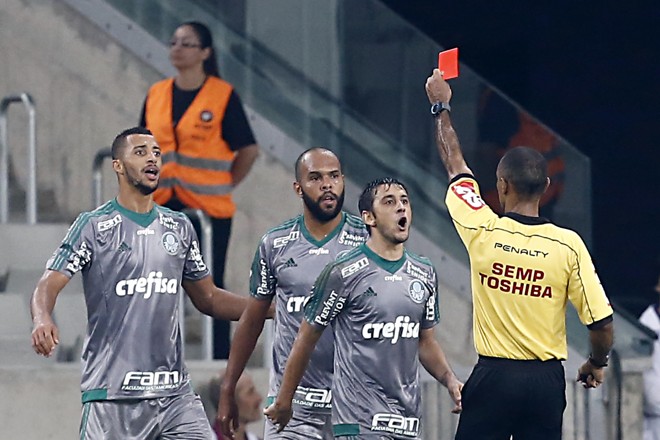 Robinho expulso no empate entre Altético e Palmeiras. | Albari Rosa/Gazeta do Povo