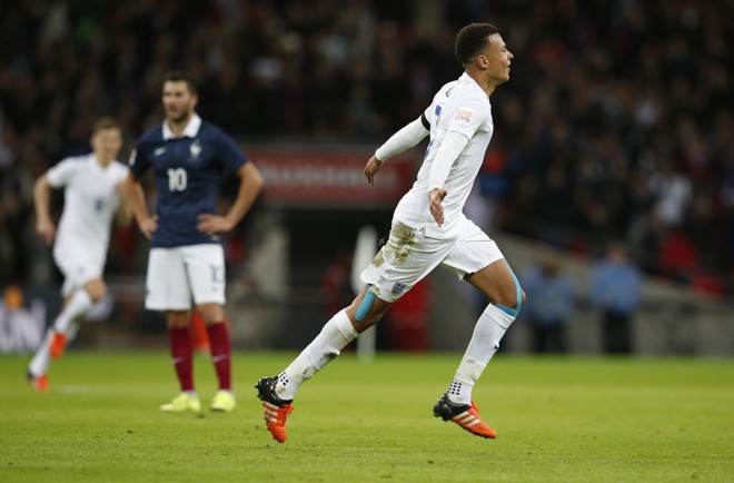 Deli alli comemora gol na vitória da Inglaterra sobre a França. | John Sibley/REUTERS