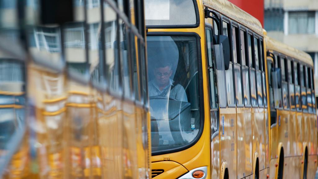 Impasse entre empresas, prefeitura e trabalhadores ameaça parar o transporte coletivo | Daniel Castellano/Gazeta do Povo