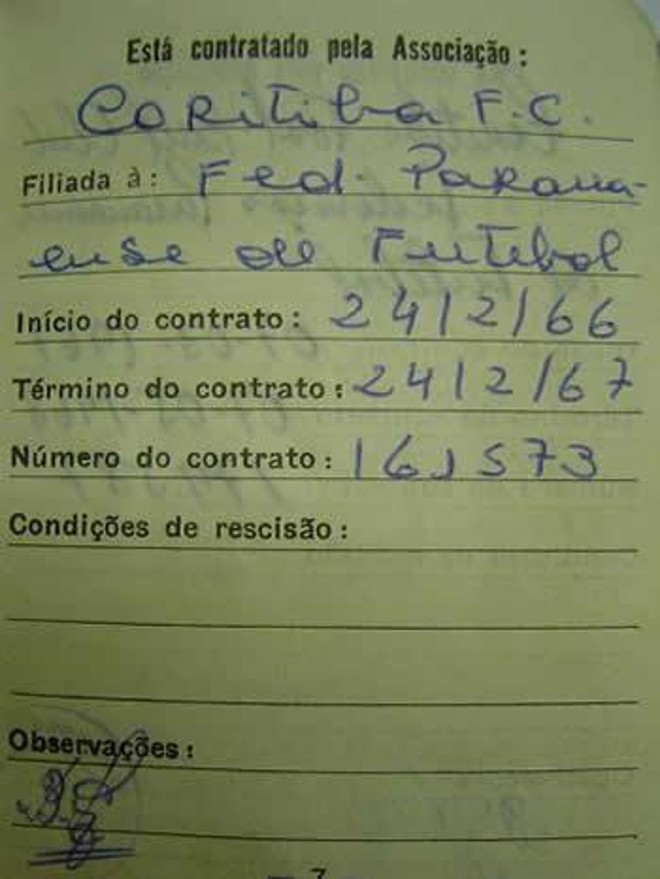 Contrato de Krüger de 1966, quando começou sua carreira no Coritiba. |