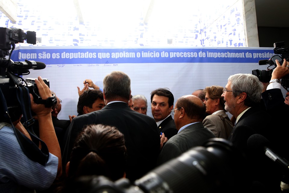 A ideia é que, com a exposição dos adeptos do impedimento de Dilma, parlamentares se sintam pressionados a assinar o banner. | Thyago Marcel/