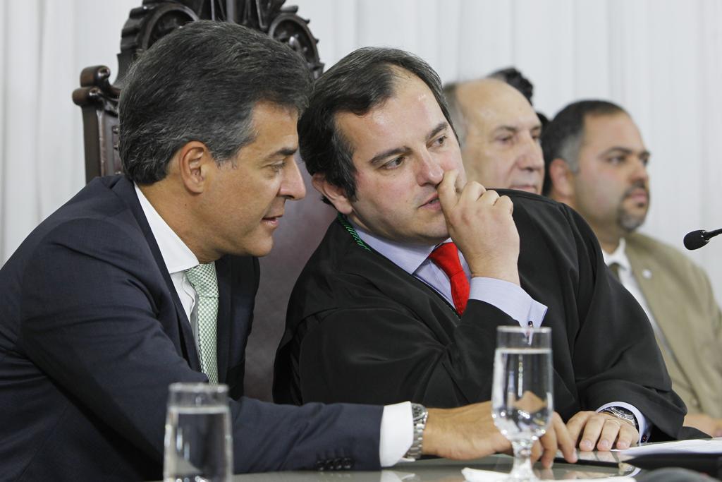 Richa com o presidente do TC Ivan Bonilha: contas aprovadas. | Antônio More/Gazeta do Povo