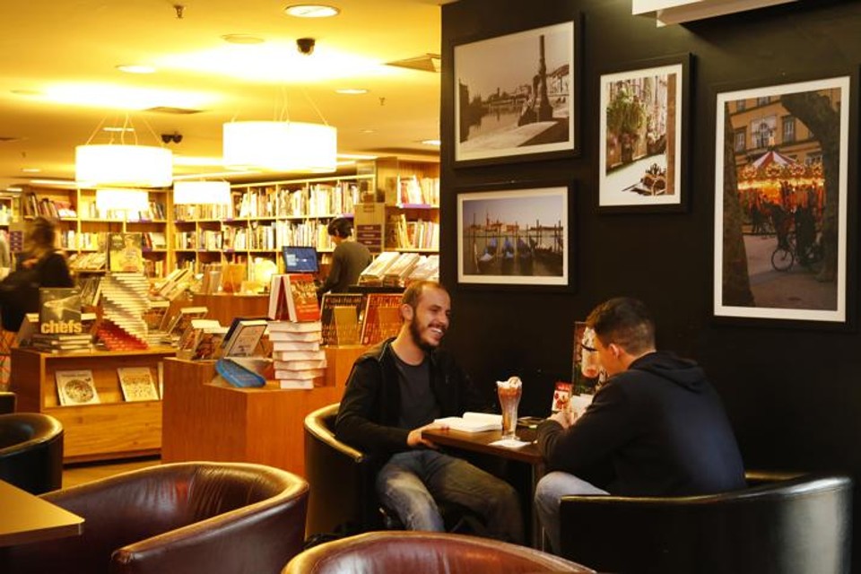 Café Liquori funciona dentro da Livraria Cultura do Shopping Curitiba: associação entre cafeterias e livrarias é um dos exemplos mais encontrados de store in store. | Henry Milleo/Gazeta do Povo