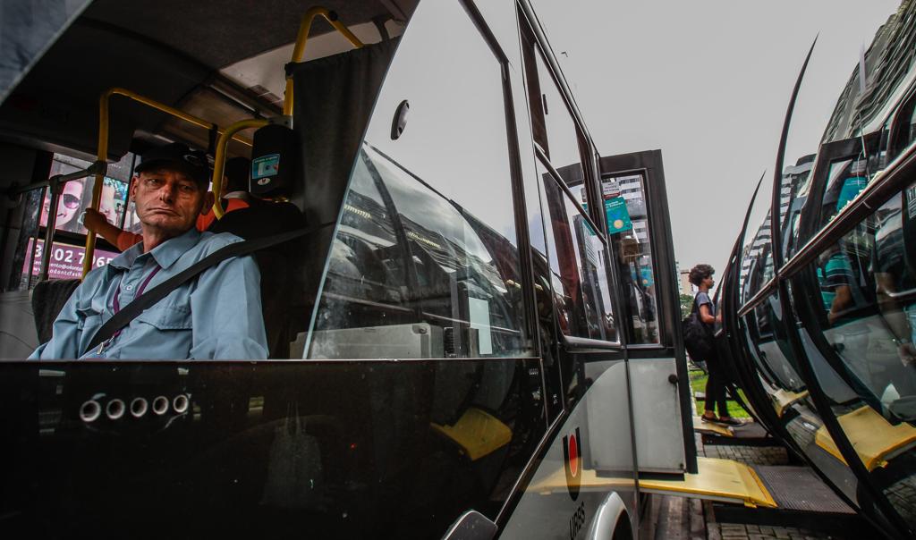 Há três meses da nova data-base da categoria, trabalhadores são colocados novamente no centro do debate | Daniel Castellano/Gazeta do Povo