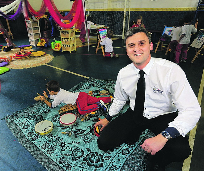 Haroldo Andriguetto Júnior, coordenador geral da escola: negócio familiar virou referência em educação. | Fotos: Ivonaldo Alexandre/Gazeta do Povo