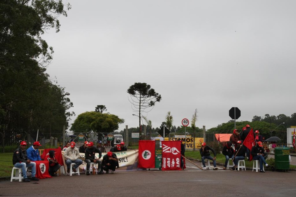 Integrantes do MST participam do movimento dos petroleiros | Aniele Nascimento/Gazeta do Povo