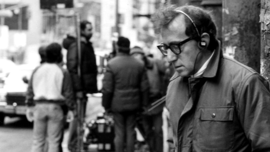 Woody Allen em foto dos anos 1980: “Um Documentário” percorre com tranquilidade a carreira do diretor de “Manhattan”. | Divulgação