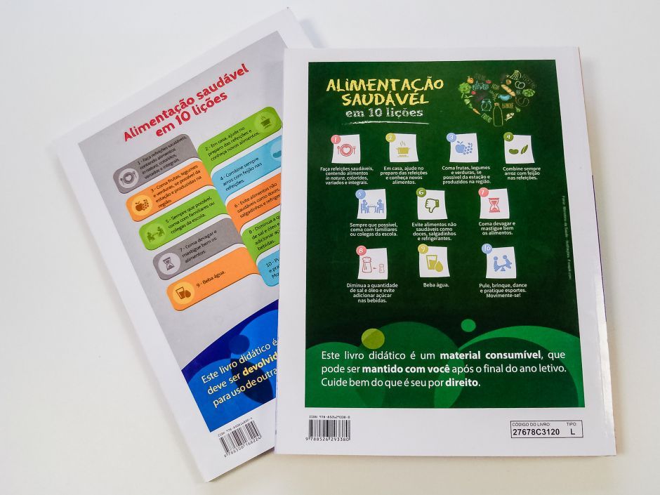 Contracapa de livros com mensagens sobre alimentação: jovens são foco do governo no combate à obesidade. | Pedro Rappoport/FNDE