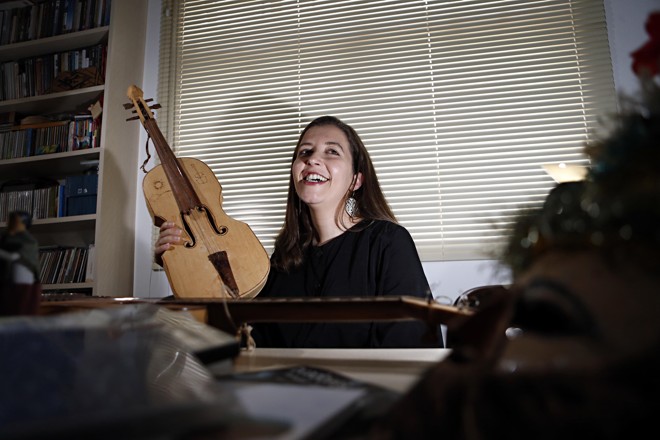 Benzeiras - ofício tradicional, é o mais novo documentário de Lia Marchi. Ao todo, 12 documentários estão na praça, disponíveis para serem usados em escolas. | Albari Rosa/Gazeta do Povo