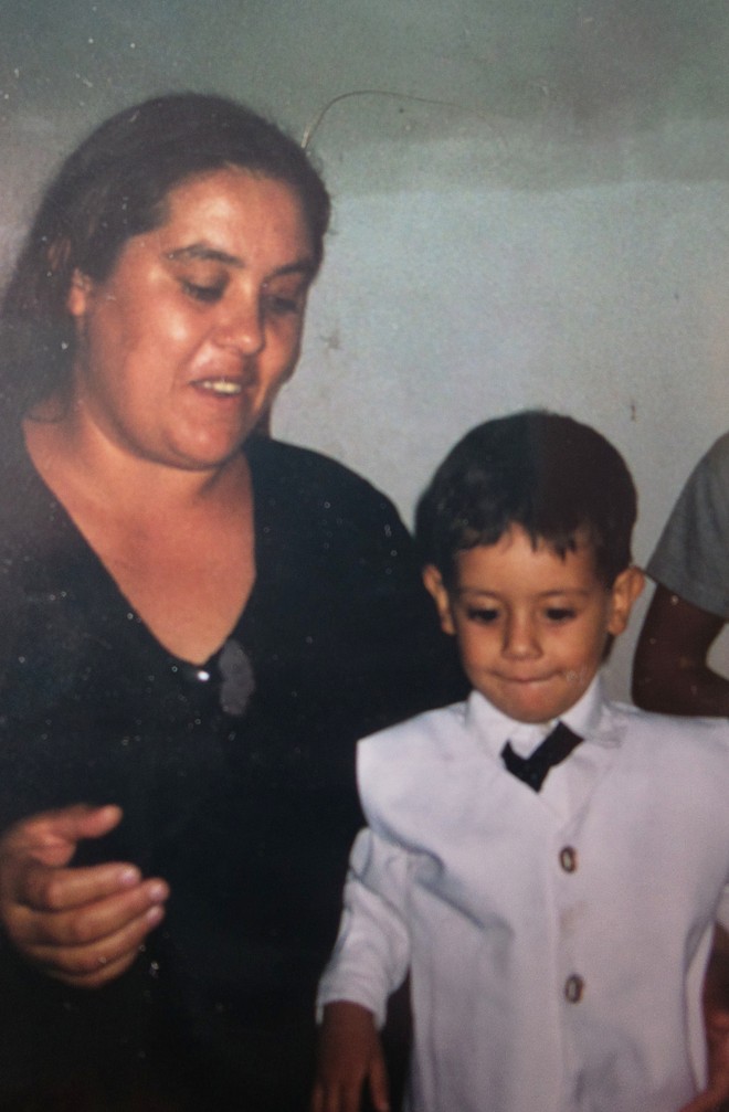 Cirlene e o filho mais novo, Lucas. | Foto: Arquivo Pessoal