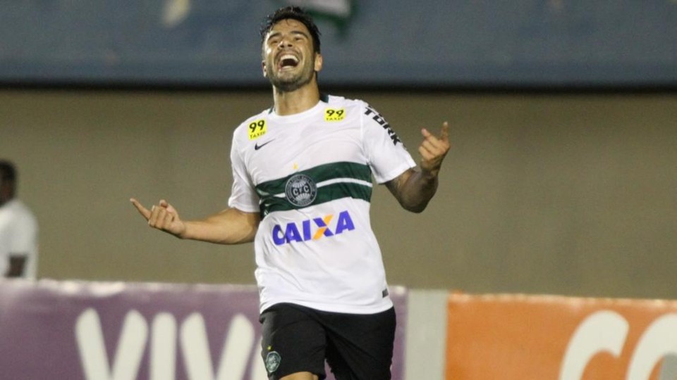 Henrique Almeida fez um dos três gols do Coritiba contra o Goiás. | Divulgação/Coritiba
