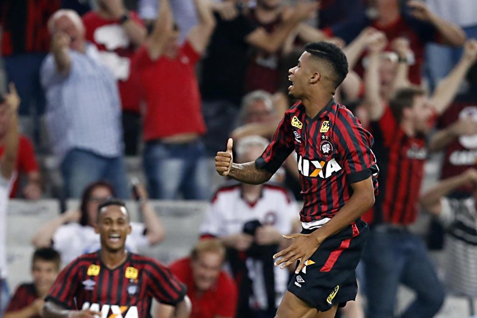 Ewandro marcou dois gols no empate com o Palmeiras. | Albari Rosa/Gazeta do Povo