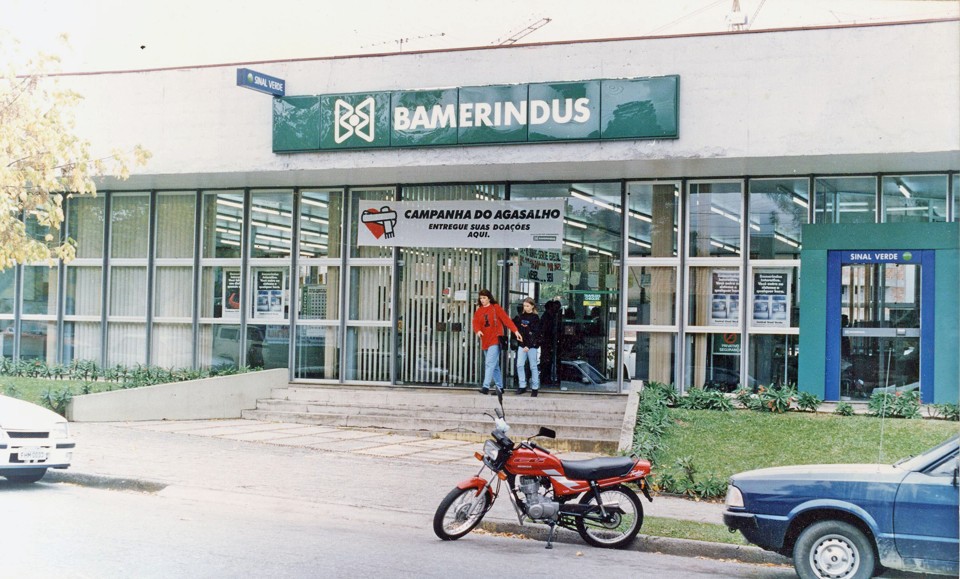 Agência do antigo Bamerindus: venda do banco segue causando polêmica. | Arquivo/ Tribuna