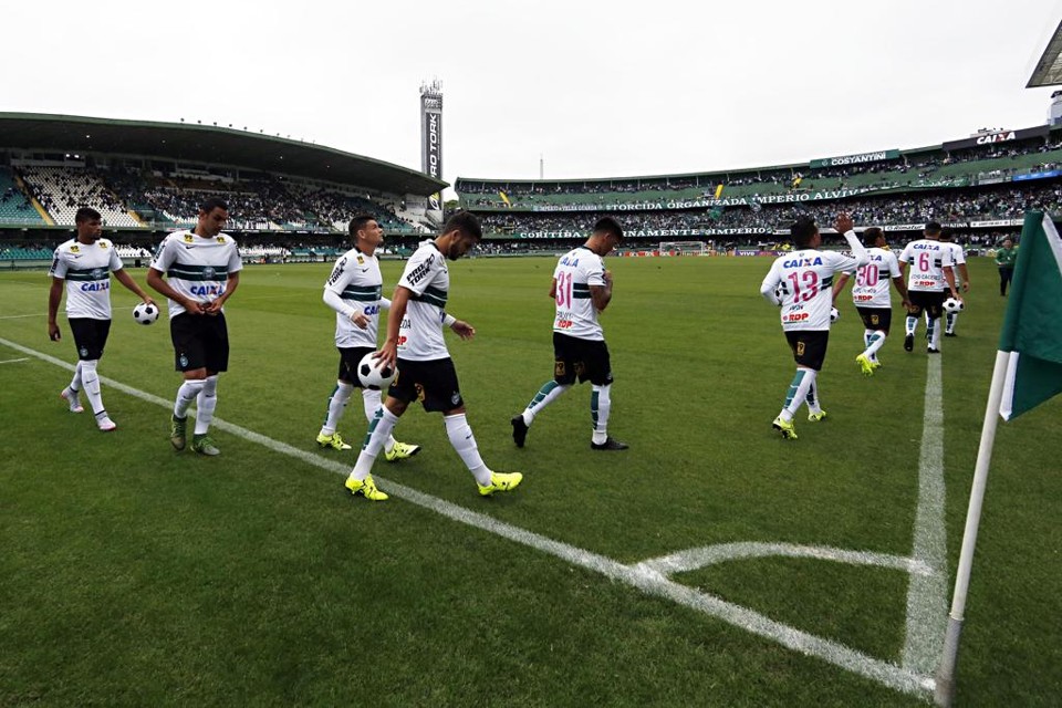 Coritiba só venceu cinco partidas no Couto Pereira no Brasileirão de 2015. | Albari Rosa/Gazeta do Povo