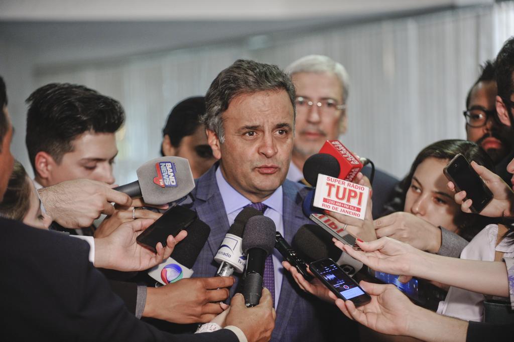 “Nem nós da oposição poderíamos imaginar o tamanho dessa máfia, ninguém poderia pensar isso do Delcídio”, disse Aécio. | Marcos Oliveira/ Agência Senado/Fotos Públicas