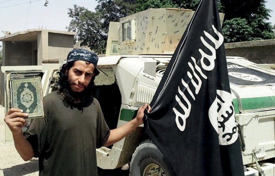 O belga Abdelhamid Abaaoud  na Síria. Homem, morto nesta quarta-feira, é apontado como mentor dos ataques na França | HANDOUT/REUTERS