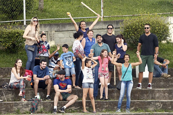 Campeonato Mundial de Bets realizado na Praça Menonitas no Boqueirão - torcedores fizeram a festa na Praça. | Albari Rosa/Gazeta do Povo