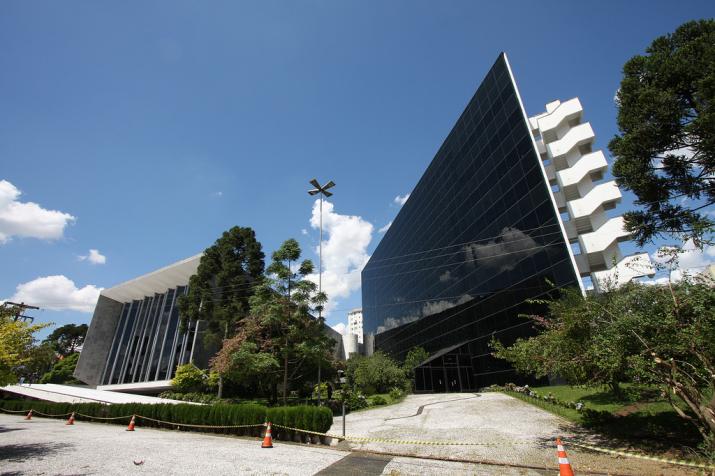 Os oposicionistas querem que uma comissão especial tenha 60 dias para avaliar se o valor estimado de cada imóvel está dentro dos parâmetros de mercado, bem como saber a localização exata e a situação detalhada das áreas. | /