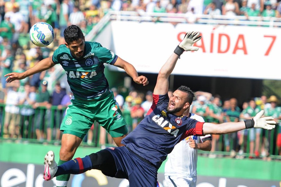 Além de ser o destaque no empate com a Chapecoense, Weverton completou 60 jogos pelo Furacão em 2015. | /DC-Agência RBS