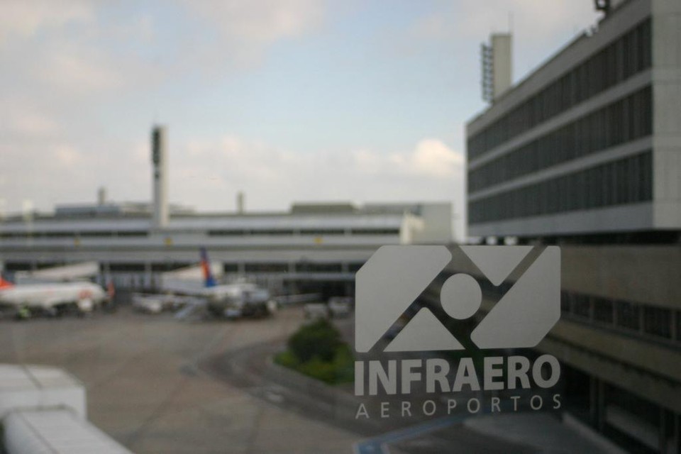Leilões dos aeroportos de Fortaleza, Salvador, Florianópolis e Porto Alegre devem ser feitos entre maio e junho de 2016 | Fernando Jasper/Gazeta do Povo