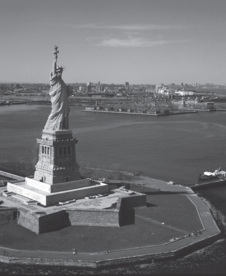 Estátua da Liberdade, em NY: livro faz uma “excursão-relâmpago”. | Reprodução