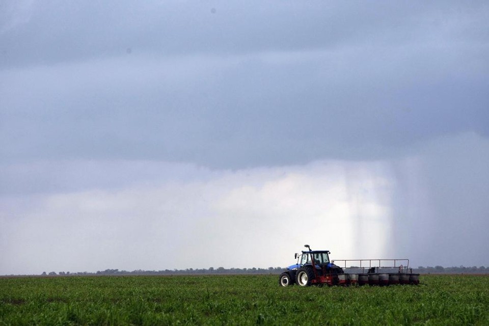 El Niño tende a favorecer chuvas no Sul do Brasil, mas também vai resultar em escassez de água em outras regiões de cultivo. | Gazeta do Povo/Valterci Santos