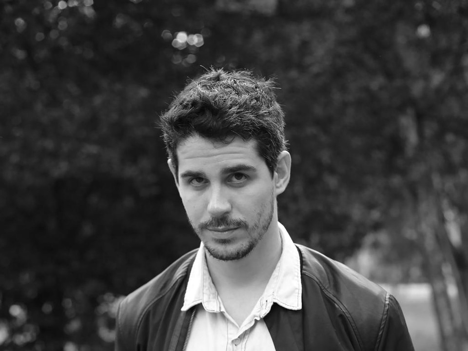 O ator e escritor Pedro Henrique Neschling. | Vitoria Frate/Divulgação