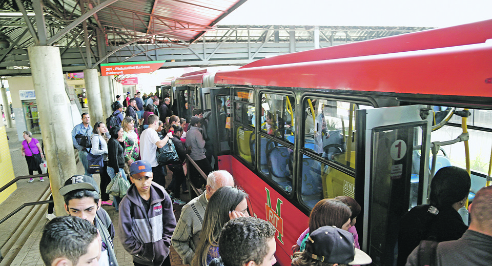 Transporte público é um direito de todo cidadão: mudança na Constituição inclui benefício ao grupo de direitos sociais, como educação, moradia e segurança. | Arquivo / Tribuna do Paraná