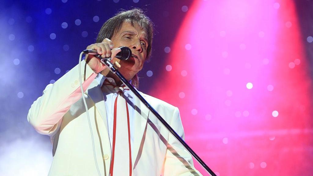 Roberto Carlos canta o especial de 2015 com banda de Londres. | Ivonaldo Alexandre /Gazeta do Povo