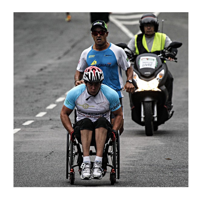 Atletas mostram seu valor para superar o desafio. |