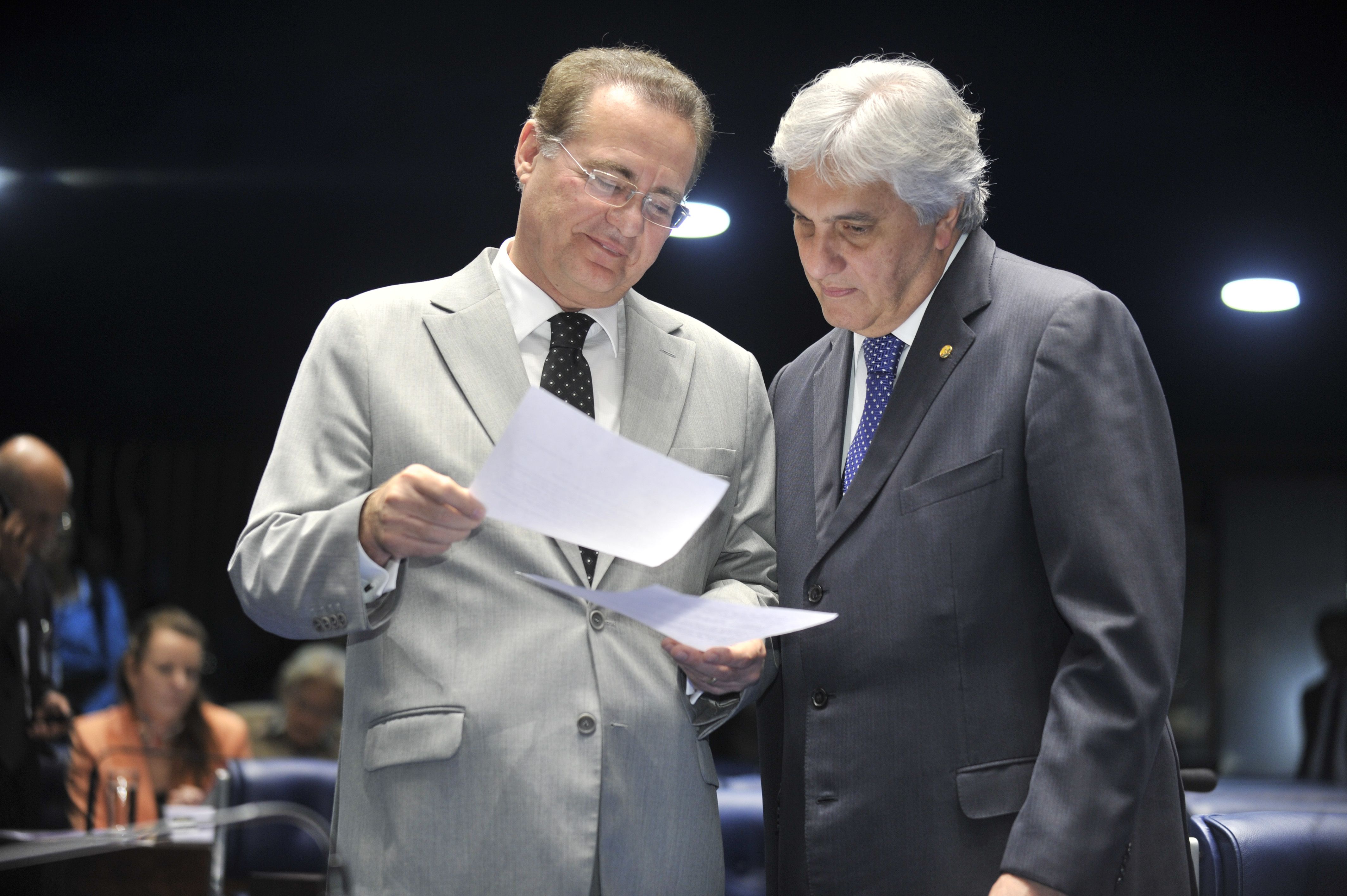 Renan com Delcídio:  pessoas próximas ao presidente do Senado afirmam que ele não deverá acatar o pedido da oposição. | Waldemir Barreto/Agência Senado