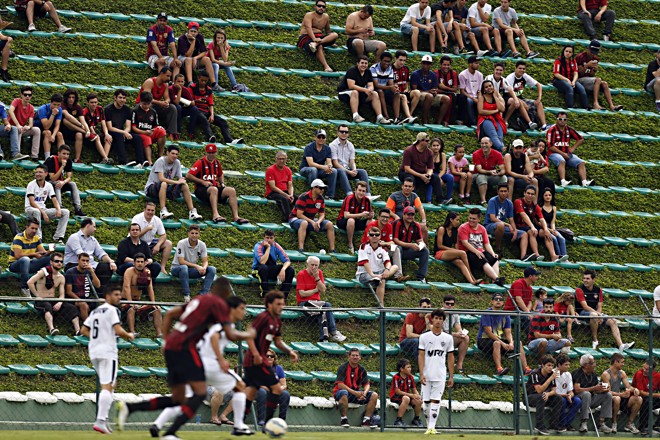 Torcedores atleticanos no Ecoestádio na semi-final do Campeonato Brasileiro sub 20 2015 | Albari Rosa/Gazeta do Povo