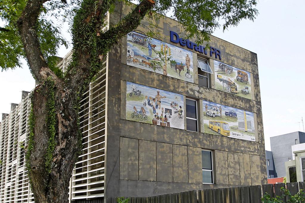 Sede do Detran em Curitiba: decreto do governador determina que 45% das taxas do órgão irá para a área de segurança. | Antônio More/Gazeta do Povo