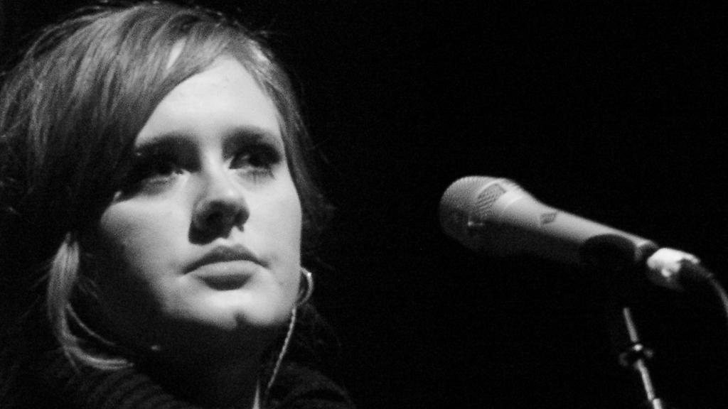 Adele deve quebrar o recorde do N’Sync, estabelecido em 2000, com 2,4 milhões de discos vendidos. | Christopher Macsurak/Wikimedia Commons