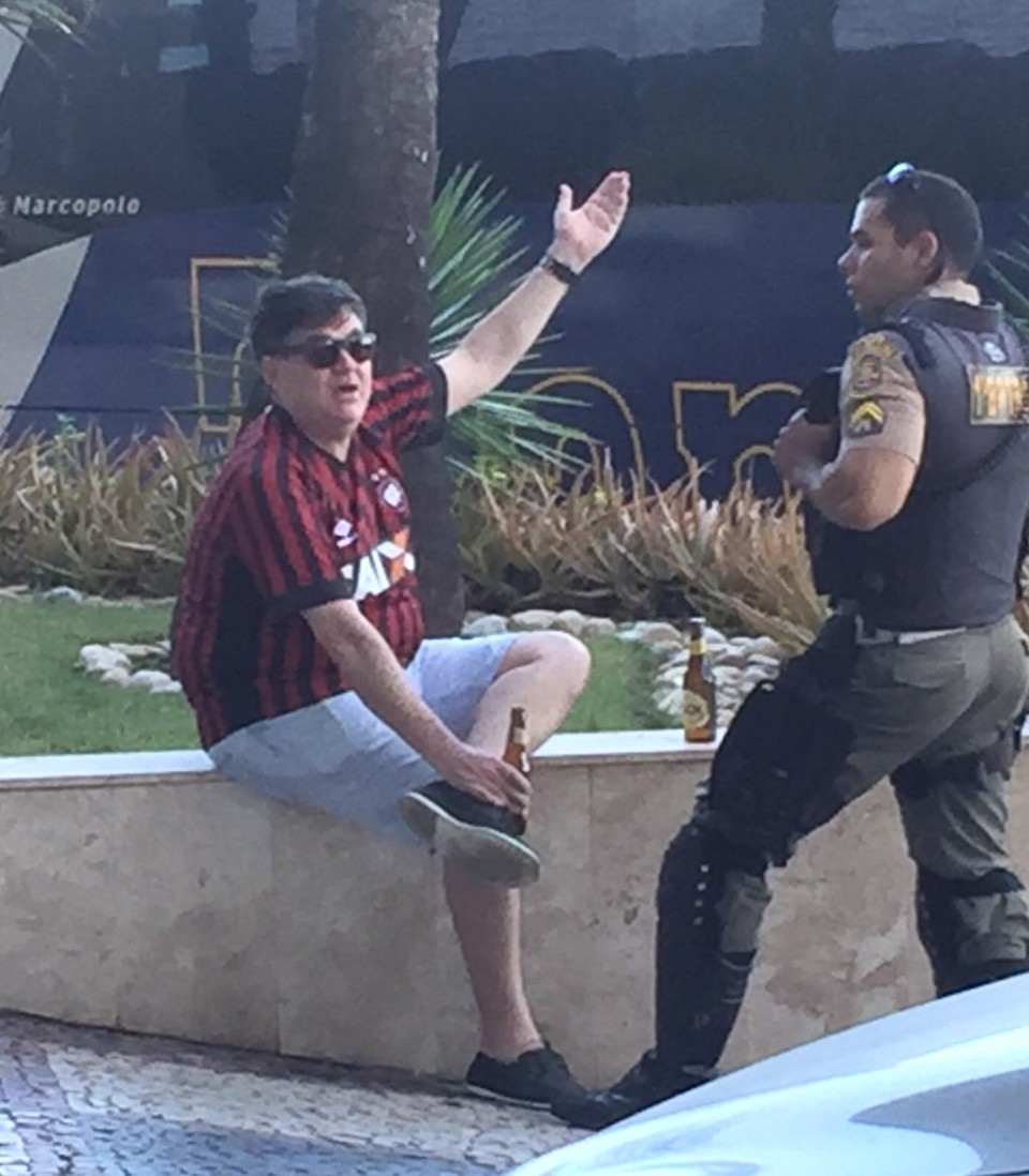 Henrique Gaede conversa com policial antes do jogo com o Sport: “Isso tudo faz parte da política de destruição de imagem.” | Reprodução/Twitter